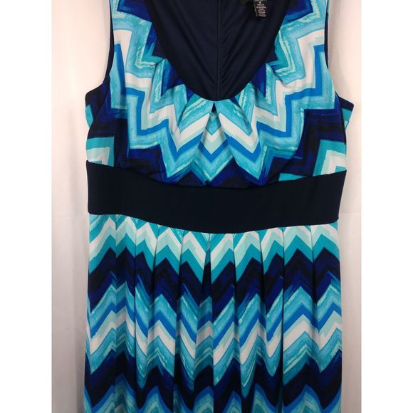 R & M Richards sleeveless blues chevron dress - Picture 7 of 7